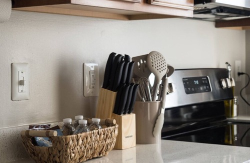 Aurora Highlands Apartment | DC Launchpad | Walk to Metro, Parking, Balcony, Gym