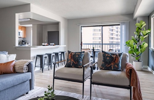 Aurora Highlands Apartment | DC Launchpad | Walk to Metro, Parking, Balcony, Gym