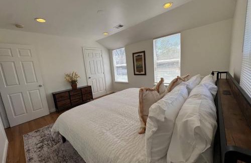 Jefferson Manor House | DC Suburb Home with Parking Near Metro DC