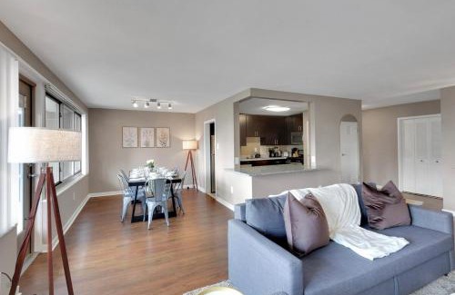 Crystal City Apartment | DCA Family Suite-Free Parking-Sleeps 8-Exec Stays!