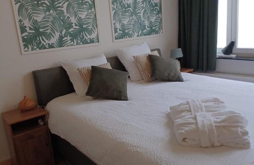 Ieper House | De Galerie - green leaves