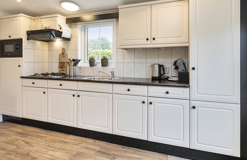 Goedereede Ski Chalet | De Goede Ree 14 spacious chalet near the Northsea