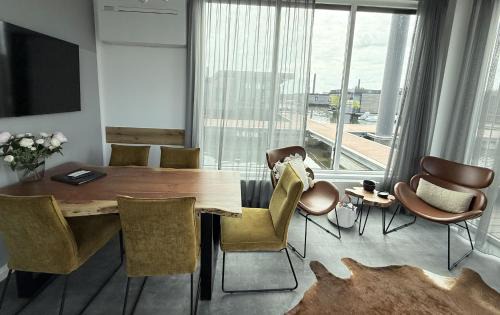 Montfort Boat Rental | De Maasterp - Woonboot 2