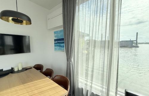 Montfort Boat Rental | De Maasterp - Woonboot 5