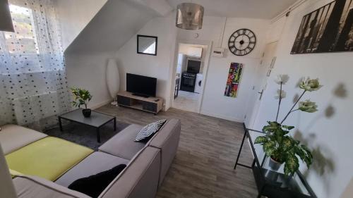 Montbard Apartment | De Manhattan à la savane