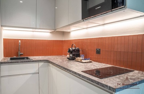 Necker Apartment | De Montescal - Hot Tub A/C Wonder