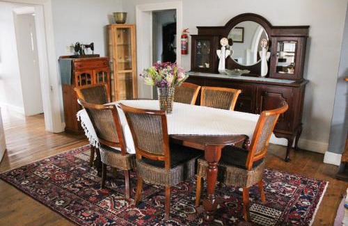 Oudtshoorn Bed & Breakfast | De Oude Yotclub