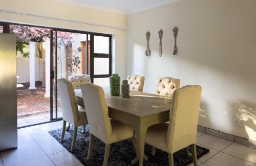 Franschhoek Villa | DE WET 5 FRANSCHHOEK