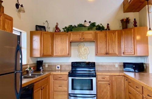 Concan House | Deal! 4/3 Sleeps 12, Views! Outdoor FirePlace & Fire pit ~3 Minutes 2 Frio!~