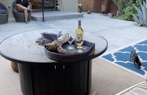 Woodland Hills House | DEAL Honeymoon one bedroom Luxury remodeled Victorian/Beautiful Backyard