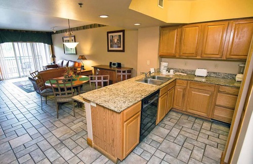 Gatlinburg Resort | Dec. 21-28, 2024 Beautiful views of Gatlinburg and the Smokies!