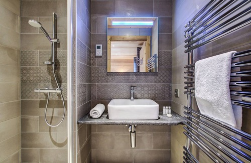 Morzine Ski Chalet | Decadent Chalet which sleeps 12-14 with Hot Tub and Mountain views (wheelchair access)