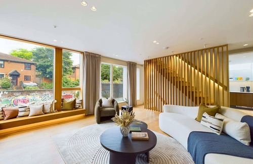 Camden Town House | Decadent Mews House overlooking Regent's Canal