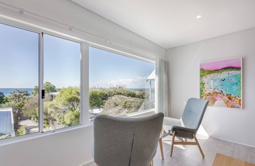 Dunsborough House | DECADENT & STYLISH 2 STOREY COASTAL RETREAT