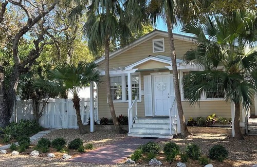 Midtown House | December Reduced-Tranquil Beauty-Private Pool - Outside Lanai-Beaches Nearby