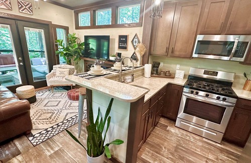Monteagle Cabin | Deciduous Dreams in Deer Lick Falls