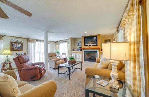 Tunica House | Deck and Fire Pit! Cabin Half-Mi to Tunica Lake