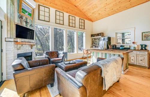 Mountain City House | Deck and Fire Pit Mtn-View Cabin in Rabun Gap