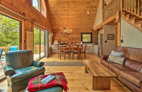 Lynn House | Deck and Game Room Lakefront Landrum Cabin!