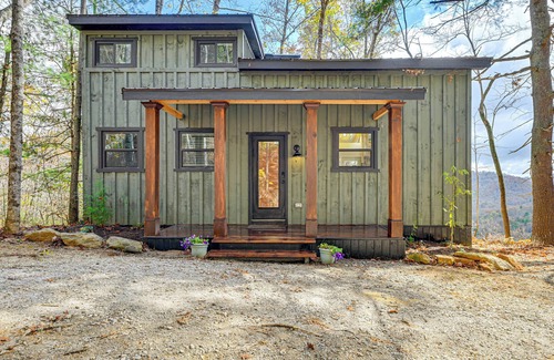 Mountain City Cabin | Deck & Fire Pit: Mtn-View Cabin in Rabun Gap
