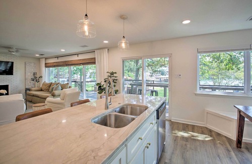 Piney House | Deck, Fire Pit: Waterfront Lake Hamilton Home