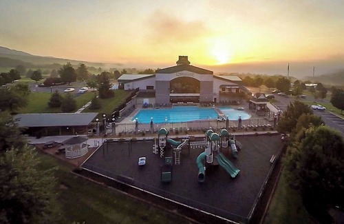 Massanutten House | Deck! Fireplace, Resort amenities!