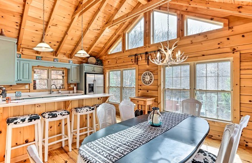 Warne Cabin | Deck & Game Room: Blue Ridge Mountain Cabin!