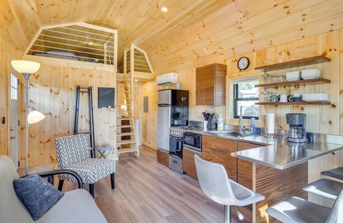 Warsaw Cabin | Deck & Grill: Lake of the Ozarks Cabin in Warsaw