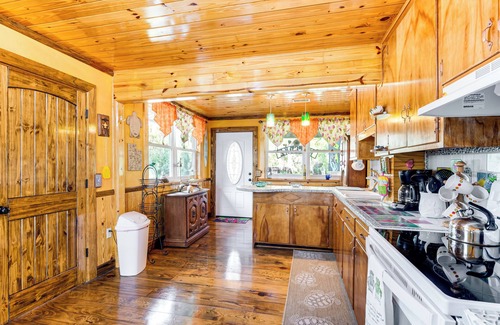 Inverness Cottage | Deck & Hot Tub: Lakeside Retreat in Inverness!