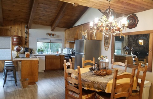 Arrowhead Villas Cabin | DECK LAKE VIEWS! SWISS RETREAT