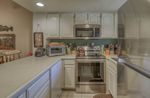 Pagosa Springs Condo | Deck Pet-Friendly Treehouse Condo: Cozy, Great Location, Mountain Views, Near Dining & Hot Springs