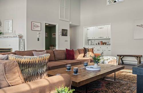 Tafton House | Deck w/Lake Views, Fireplace, Shuffleboard, and Office | Lakeside Retreat