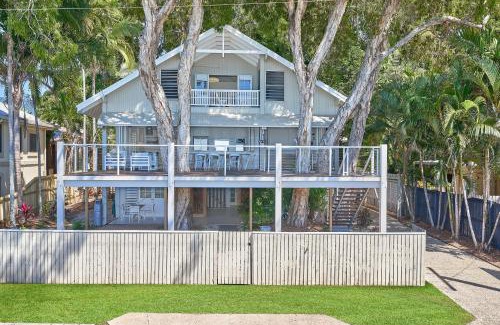 Clifton Beach House | Decked Out By The Sea