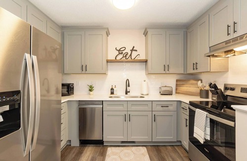 Southwest Raleigh House | Decked Out: mins to Lenovo Center, Carter-Finley Stadium, State Fair and more!