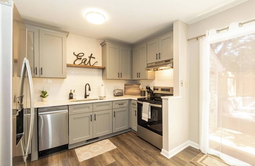 Southwest Raleigh House | Decked Out: mins to Lenovo Center, Carter-Finley Stadium, State Fair and more!