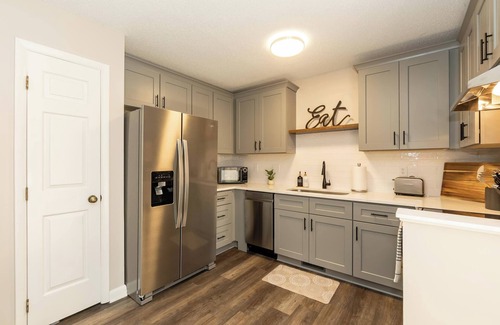 Southwest Raleigh House | Decked Out: mins to Lenovo Center, Carter-Finley Stadium, State Fair and more!