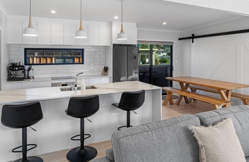 Waihi Beach House | Decked out on Leo Sum
