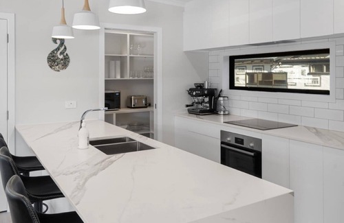 Waihi Beach House | Decked out on Leo Sum