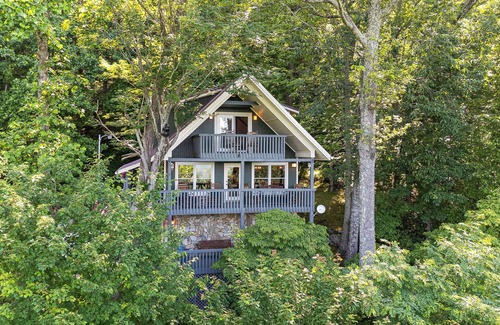 Old Fort Cabin | Decks + Lake Access: Scenic North Carolina Retreat