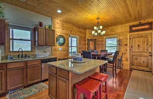 Laurel Springs Cabin | Decks & Panoramic Views: Rustic Sparta Cabin