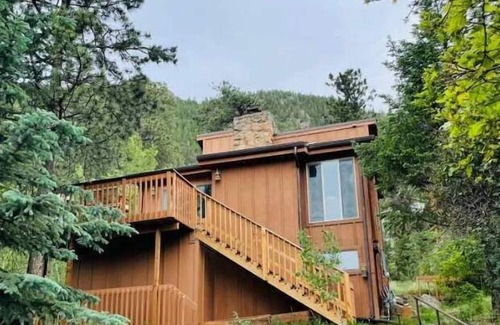 Green Mountain Falls Cabin | Decks+Views+Hot Tub+Fireplaces+Heart = A Cabin Beloved by All
