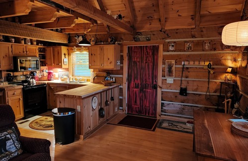 Vesta Cabin | Decorated for the Holidays! Family-owned gem with beautiful views year round.