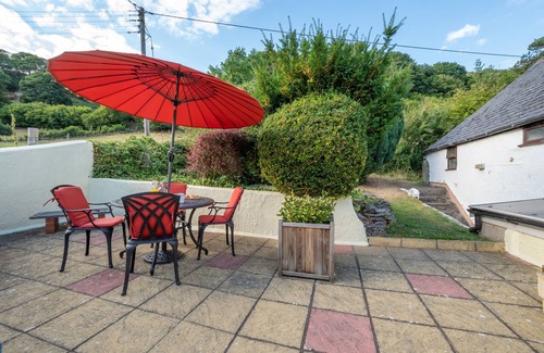 Corwen House | Dee Mount - Two Bedroom House, Sleeps 4