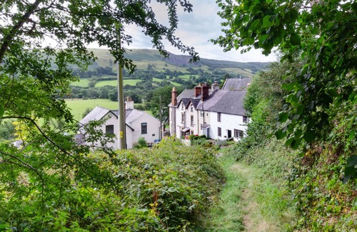 Corwen House | Dee Mount - Two Bedroom House, Sleeps 4