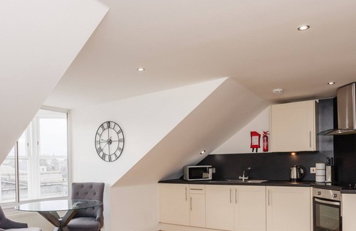 Central Aberdeen Apartment | Dee Retreat 5 - SJA Stays - Modern 1 Bed Apart