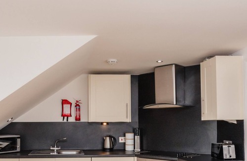 Central Aberdeen Apartment | Dee Retreat 5 - SJA Stays - Modern 1 Bed Apart