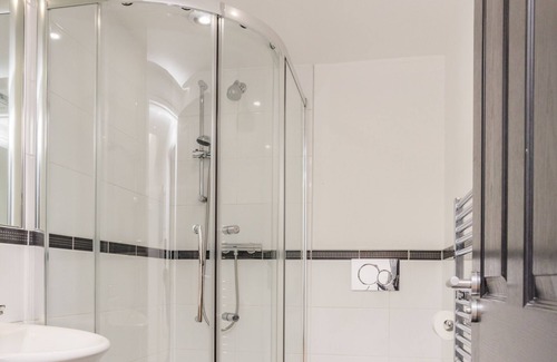 Central Aberdeen Apartment | Dee Retreat 5 - SJA Stays - Modern 1 Bed Apart