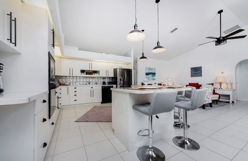 Port Charlotte Villa | Deep discount Jan 2026 waterfront heated pool villa.amazing views