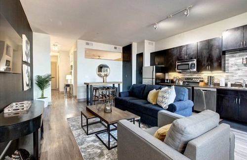 Deep Ellum Apartment | Deep Ellum | Studio Apartment | King Bed | Extended Stay | WiFi | Parking