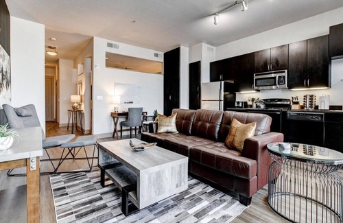 Old East Dallas Apartment | Deep Ellum - Studio Apartment - W/D - WiFi